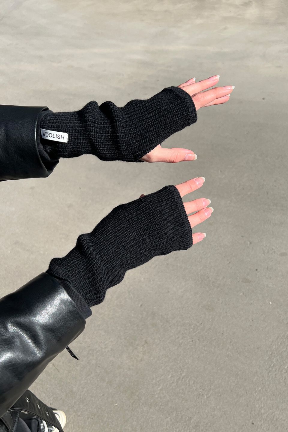 Iki meriino randmesoojendajad mustad