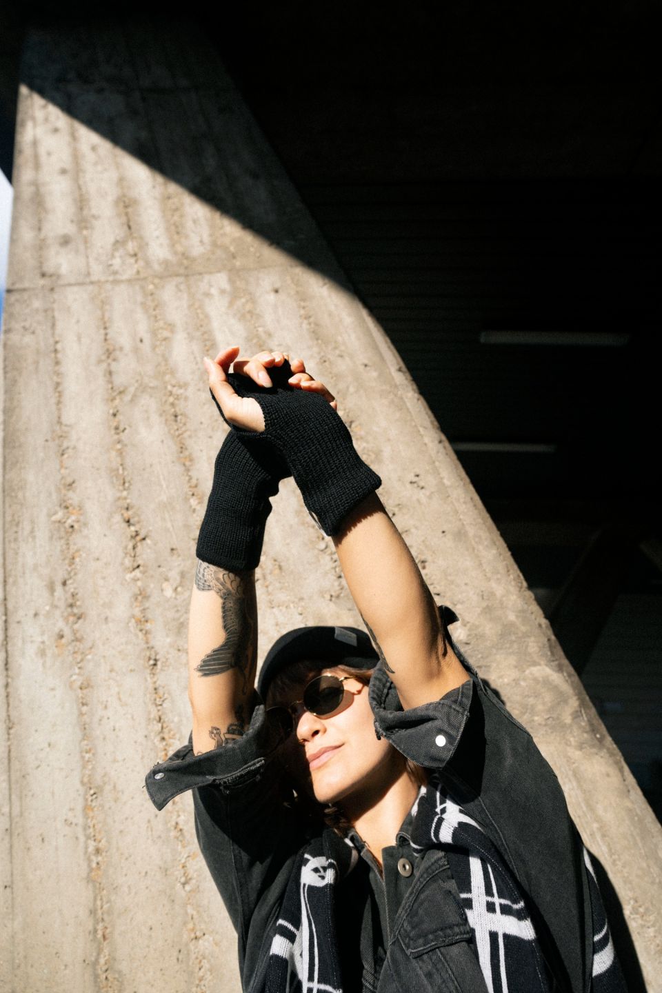 Iki meriino randmesoojendajad mustad