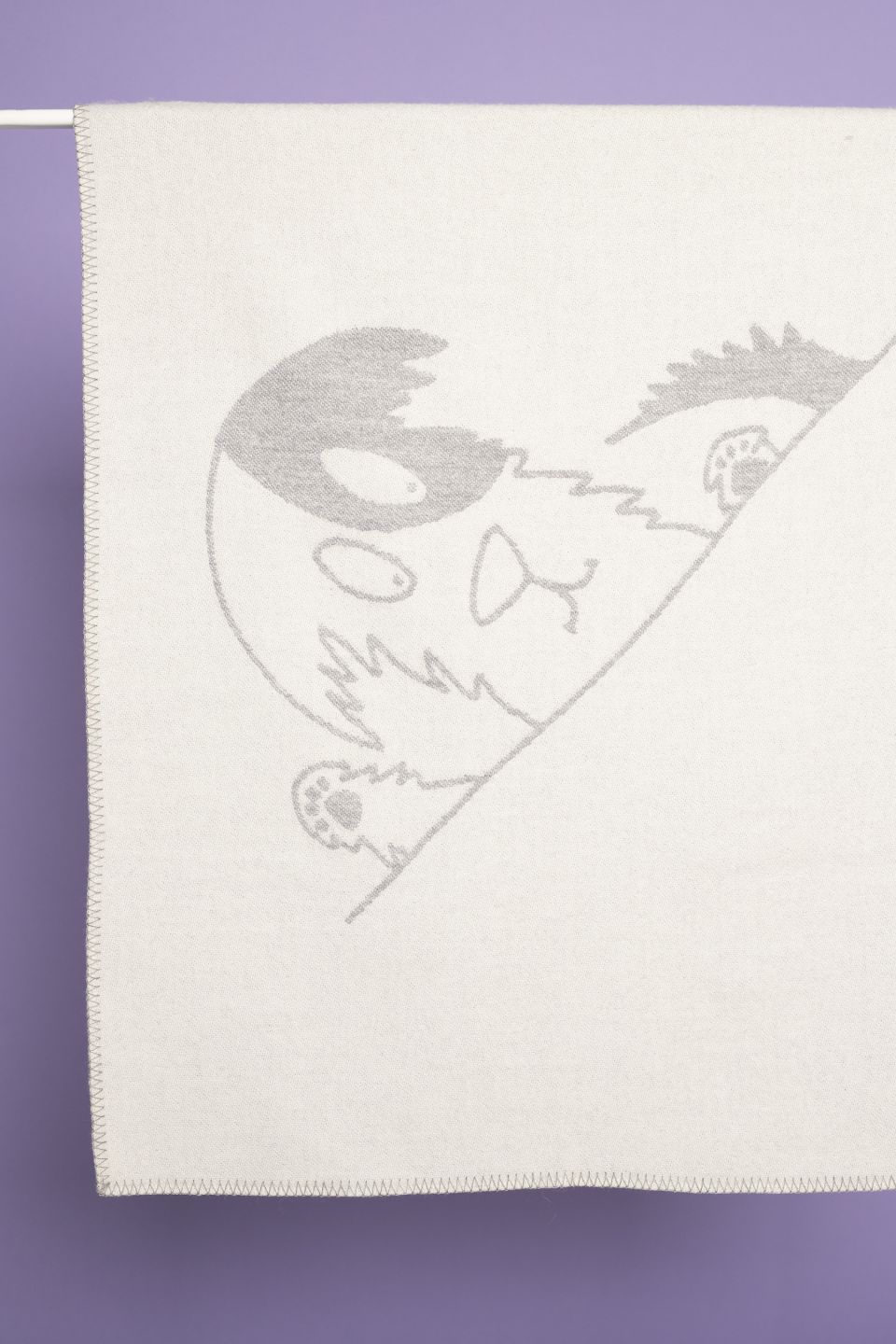 Kes seal on? Kutsu meriinotekike hall / valge