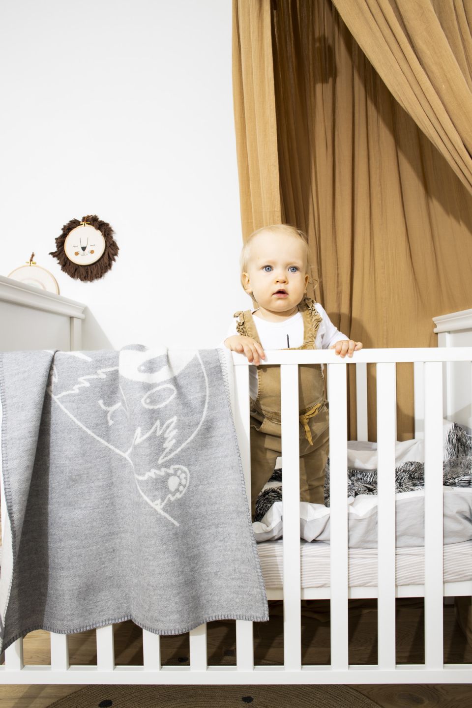 Kes seal on? Kutsu meriinotekike hall / valge