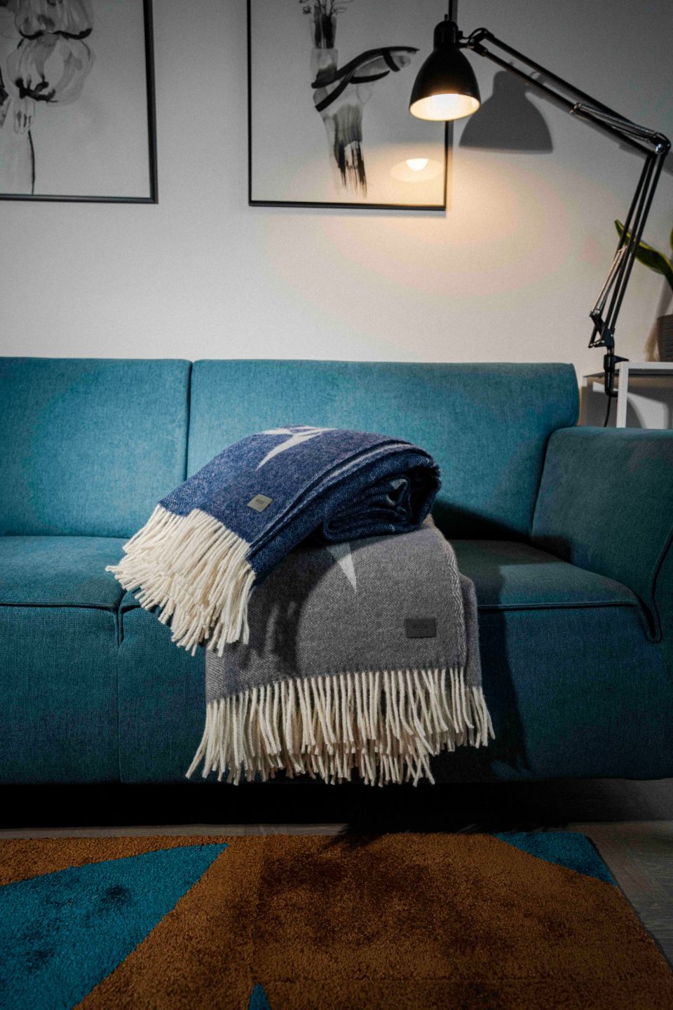 Pääsu pleed hall/valge